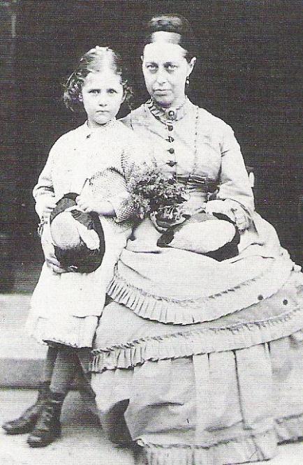  Potter and her mother Helen Leech Potter.